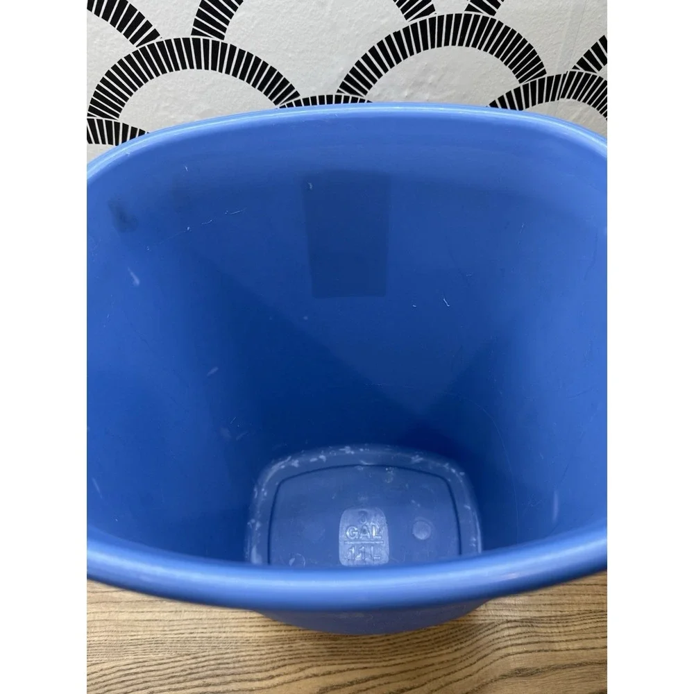 VTG 1998 Contour‎ Rubbermaid Vanity Waste Basket Trash can 2305 Blue 3 Gal
